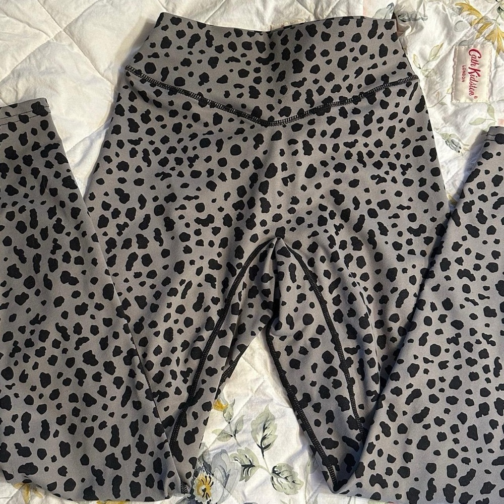 Kingdom Collection Grey Snow Leopard Leggings